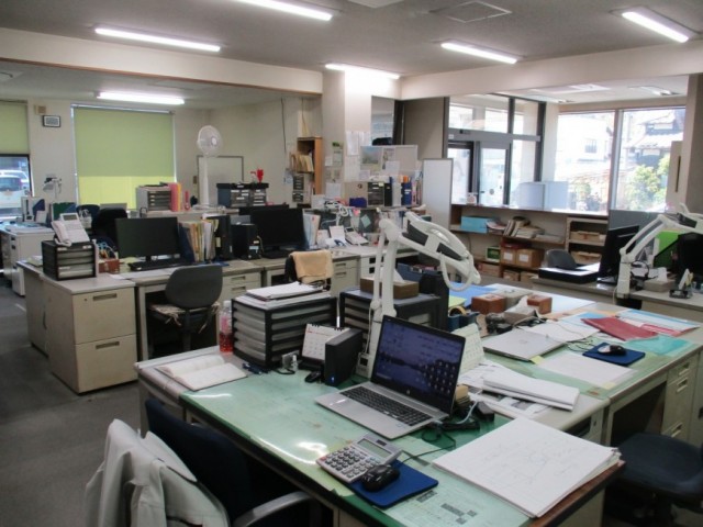 社屋